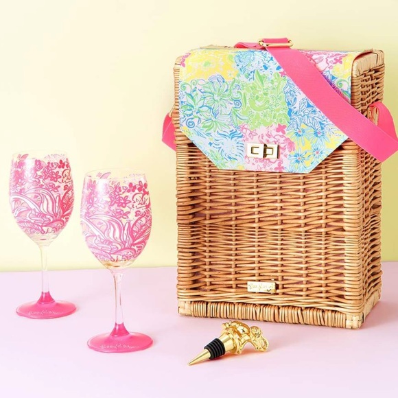 Lilly Pulitzer Accessories - ❗️RARE Lilly Pulitzer Wicker Wine Basket
